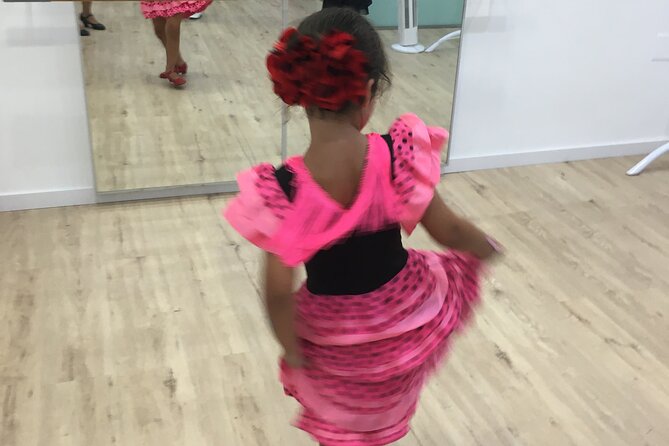 45 minutes flamenco dance class for family in Málaga - The Rumba Routine Brings Andalusia Into the Room