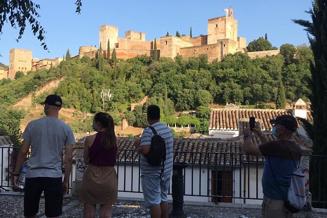 Albaicín and Sacromonte Sunset tour + Flamenco show - Sacromonte and its cave-house traditions