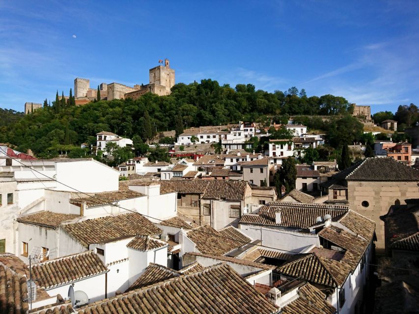 Albaicín & Sacromonte: Tour with Flamenco Show - Sacromonte and its unusual local identity