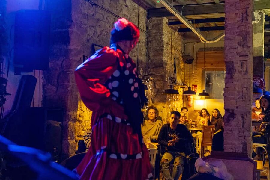 Alicante: Fusion Flamenco Show and Gastronomy at Blacky Bar - A close-up flamenco night on Villavieja Street