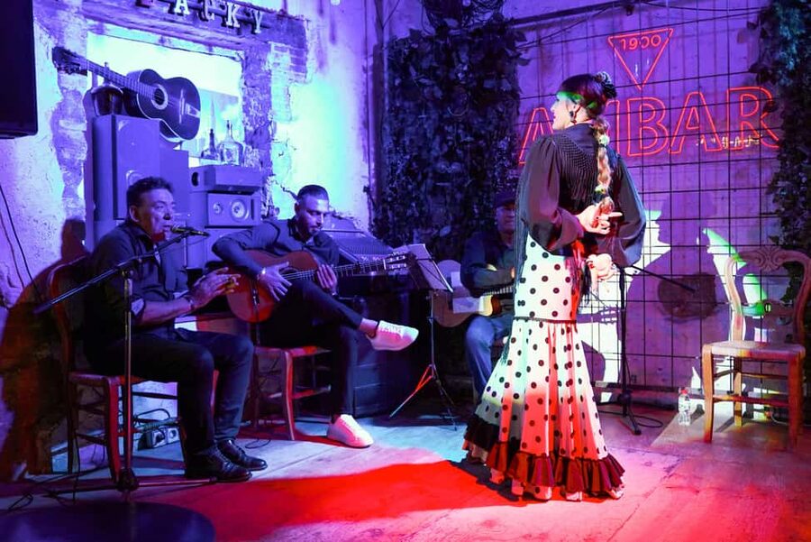 Alicante: Fusion Flamenco Show and Gastronomy at Blacky Bar - Why the small venue changes the experience