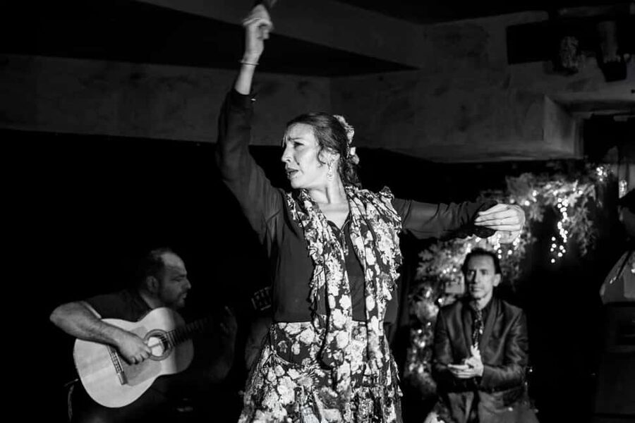 Authentic Flamenco Show Valencia - Should You Eat at Hard Rock Cafe?
