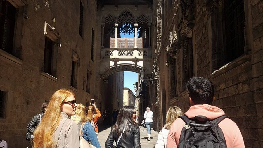 Barcelona: 4-Hour Tapas Evening Tour and Flamenco Show - La Boquería and the market question