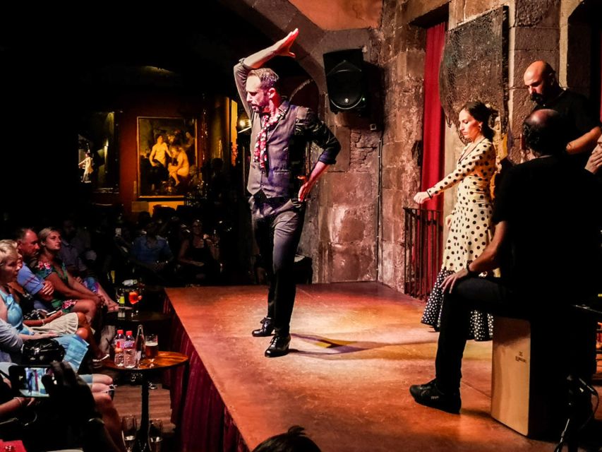 Barcelona: City Tour & Flamenco Show with Wine & Tapas - The Gothic Quarter in a short, focused walk
