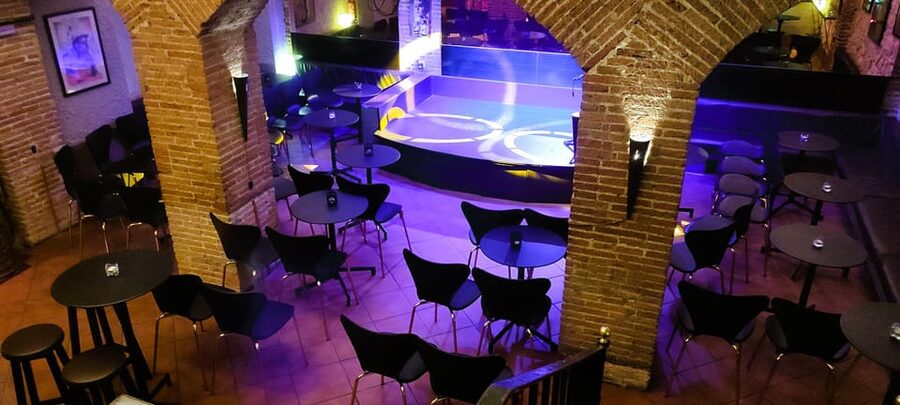 Barcelona: Exclusive Flamenco Show at El Paraigua with Drink - The best seats and the view of the footwork
