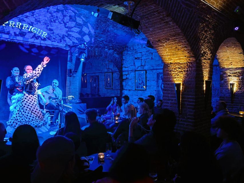 Barcelona: Exclusive Flamenco Show at El Paraigua with Drink - The atmosphere: intimate, welcoming, and aimed at visitors