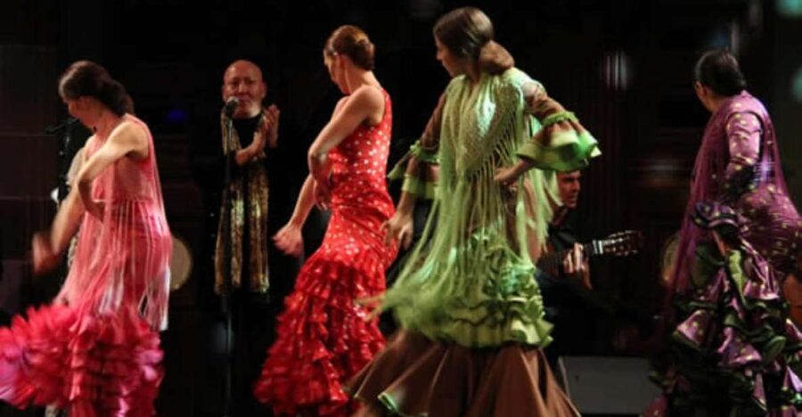 Barcelona: Flamenco at El Patio Andaluz with Optional Dinner - Why the small venue changes the evening