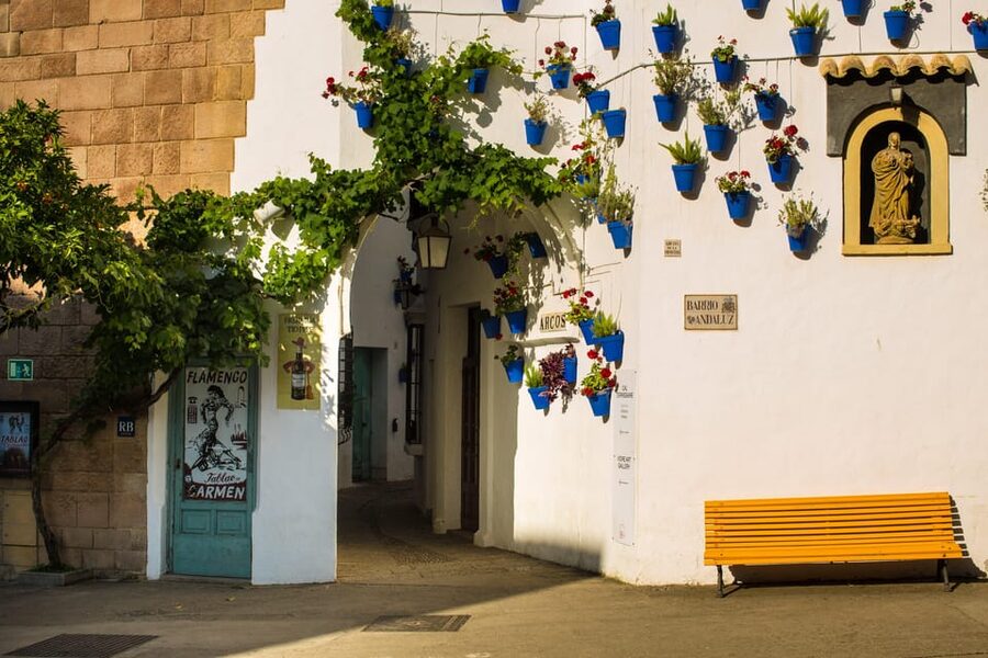Barcelona: Flamenco Show with Dinner at Tablao de Carmen - Arriving through Poble Espanyol