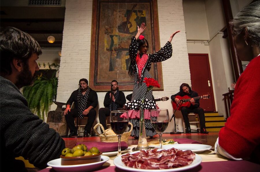 Barcelona: Flamenco Show with Dinner at Tablao de Carmen - Seating, comfort, and service