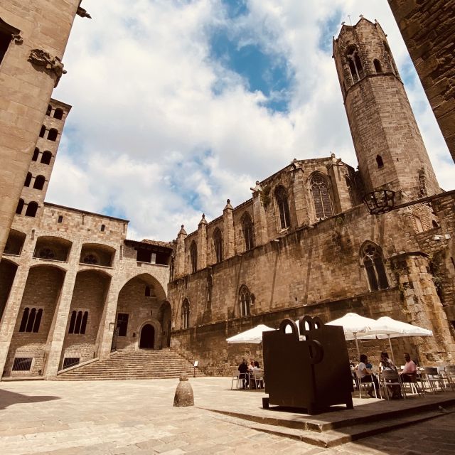 Barcelona: Gothic Quarter and Flamenco Show (Small Group) - What the flamenco performance adds