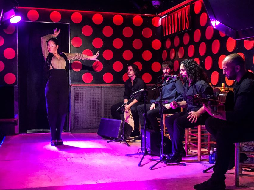 Barcelona: Gothic Quarter and Flamenco Show (Small Group) - Meeting your guide at Plaça de Catalunya