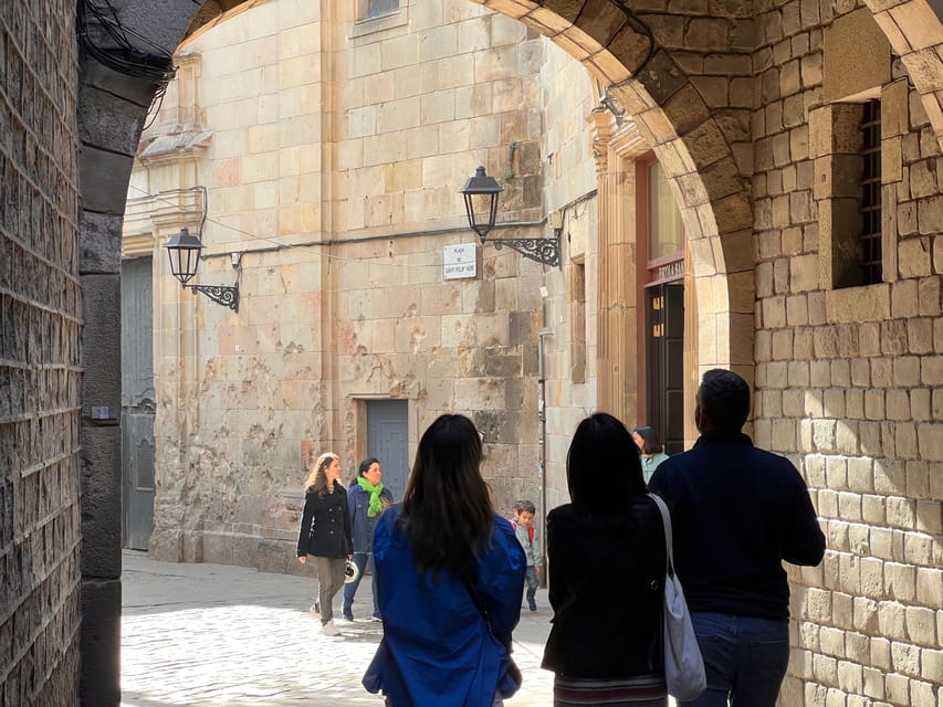 Barcelona: Gothic Quarter Guided Tour with Flamenco & Tapas - Key points to know before booking