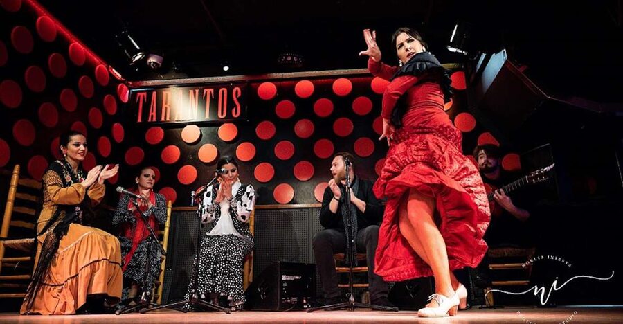 Barcelona: Gothic Quarter Guided Tour with Flamenco & Tapas - Walking through Barcelona’s Gothic Quarter after dark