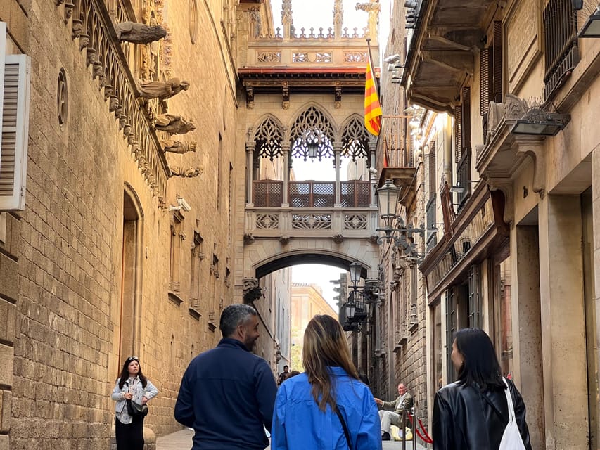 Barcelona: Gothic Quarter Guided Tour with Flamenco & Tapas - Tapas dinner under the arcades of Plaça Reial
