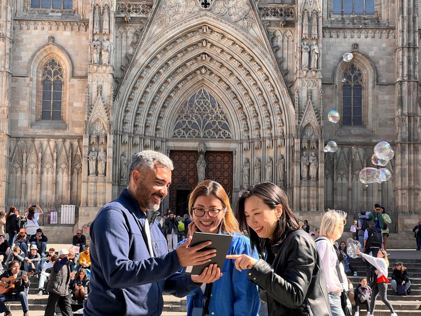 Barcelona: Gothic Quarter Guided Tour with Flamenco & Tapas - Starting at Plaça de Catalunya