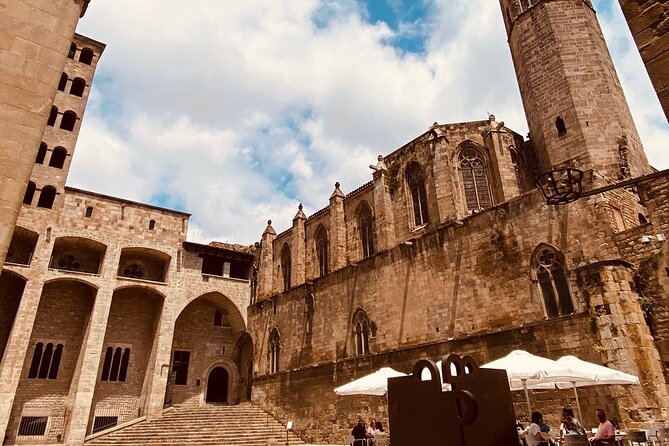 Barcelona Gothic Quarter Tour and Flamenco Show - Who will enjoy this evening most?