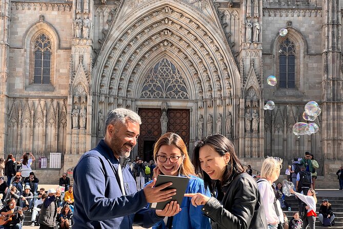 Barcelona Gothic Quarter Tour and Flamenco Show - Entering the Gothic Quarter