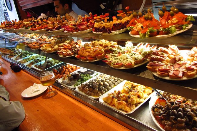 Barcelona Old Town Night Small Group Tour with Tapas & Flamenco - Why this night tour works well on a first evening