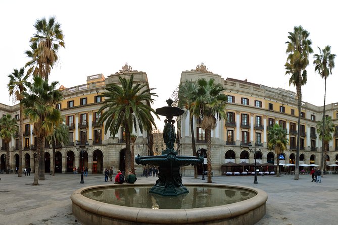 Barcelona Old Town Night Small Group Tour with Tapas & Flamenco - Gothic Quarter streets with a guide