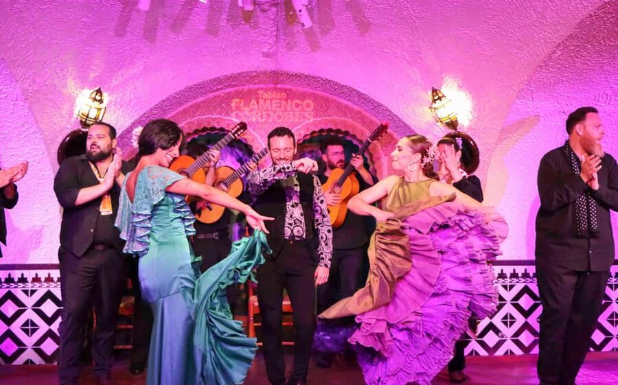 Barcelona: Tablao Flamenco Cordobes with Food/Drink Options - What happens before the 70 to 135 minute performance