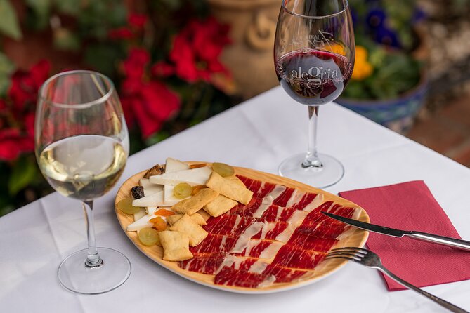 Dinner on a terrace in the Albayzin and a live flamenco show - Key points to know before booking