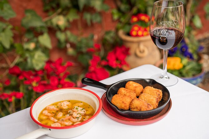 Dinner on a terrace in the Albayzin and a live flamenco show - The flamenco performance: guitar, song, and dance