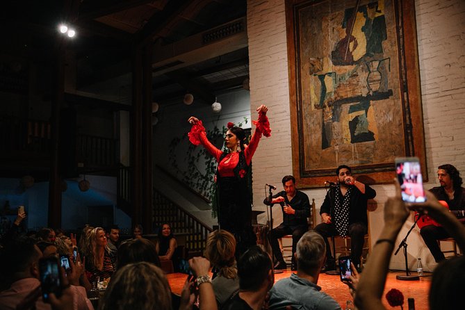 Flamenco Night at Tablao de Carmen with Tasting Menu or Dinner - Getting there and managing the evening