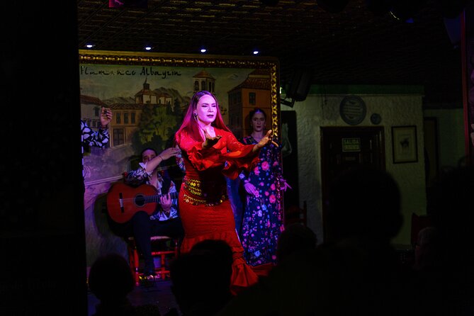 Flamenco Show at Tablao Albayzín Granada - Food and drink options during the performance