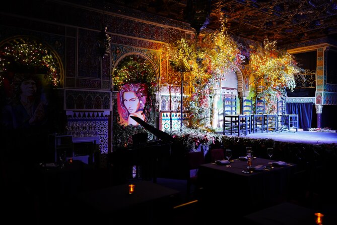Flamenco Show & Special Menu at Torres Bermejas in Madrid - Dinner service and the pace of the evening