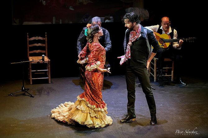 Flamenco Show Tickets to the Triana Flamenco Theater - Why the guitar and singing deserve your attention