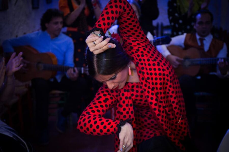 Flamenco Show: Zambra in Cuevas del Sacromonte - Is the Sacromonte Zambra worth booking?