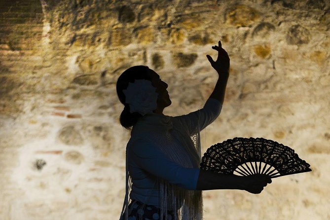 Flamenco, Tapas and Wine Tour: Best of Málaga in one Evening - Calle Carretería and the local tavern hour