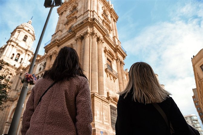 Flamenco, Tapas and Wine Tour: Best of Málaga in one Evening - Walking, timing, and accessibility