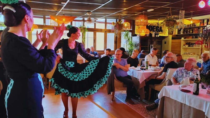 Fuengirola: Flamenco Show at Tipi Tapa Restaurant near Mijas - What Happens During the One-Hour Show