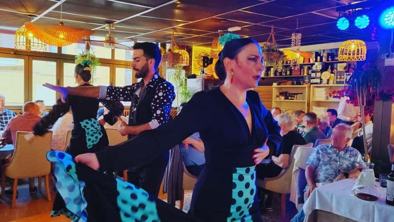 Fuengirola: Flamenco Show at Tipi Tapa Restaurant near Mijas - Timing, Arrival, and the Possible Pause