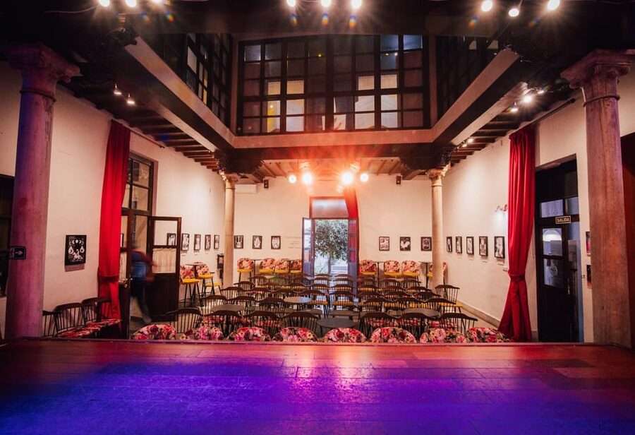 Granada: 1-Hour Traditional Flamenco Show at Palacio - The best value is the short, focused format