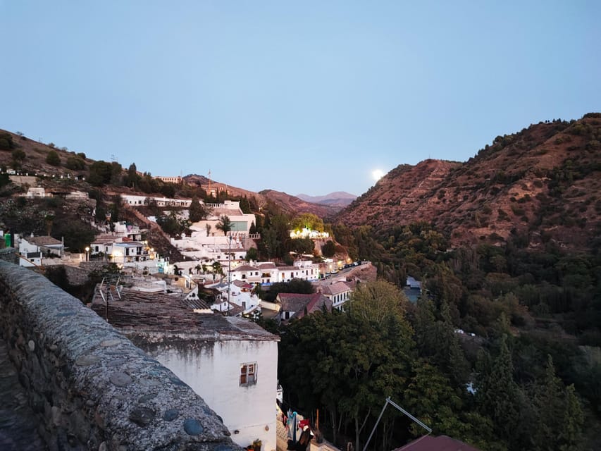 Granada: Albaicín and Sacromonte Sunset Tour & Flamenco Show - Flamenco at Tablao Flamenco La Alborea