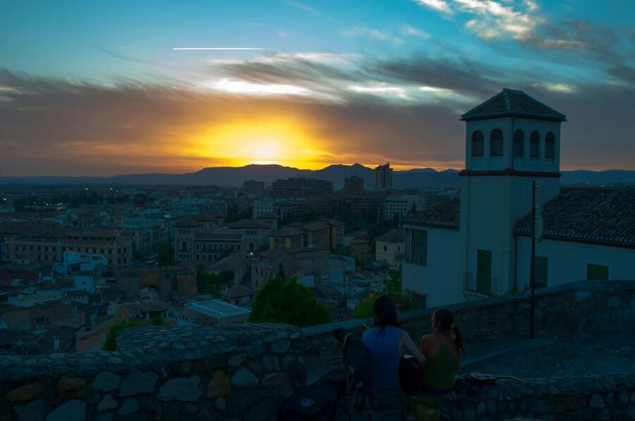 Granada: Albaicín and Sacromonte Sunset Tour & Flamenco Show - How the $58 price compares with the experience