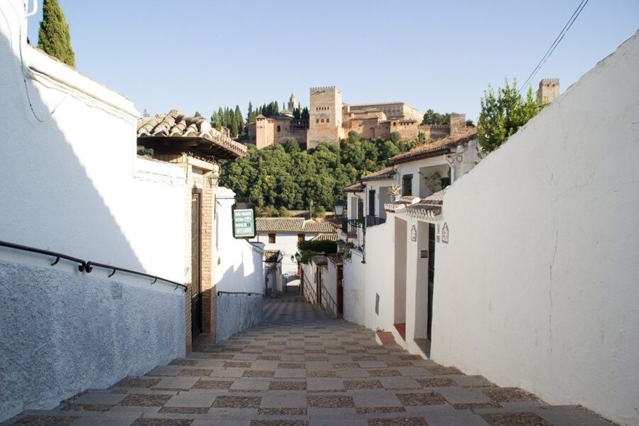 Granada: Albaicín & Sacromonte Walking Tour & Flamenco Show - Should you book the Albaicín and Sacromonte tour?