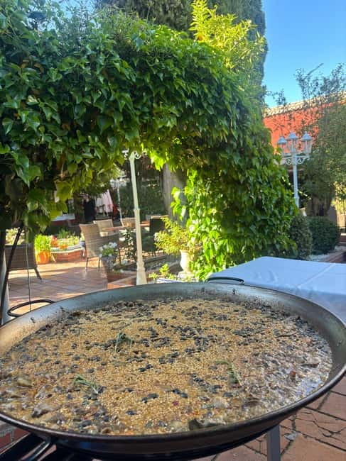 Granada: Dinner with Paella on a Terrace in the Albayzín and Live Flamenco - The seafood and meat paella is the key food decision