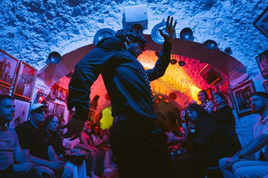 Granada: Los Amayas Cave Flamenco Show in Sacromonte - Getting to Sacromonte and choosing your seat