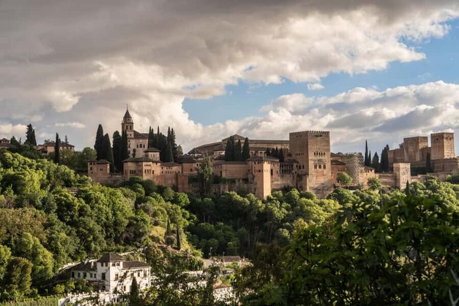 Granada: Los Amayas Cave Flamenco Show in Sacromonte - Who will enjoy Los Amayas most?