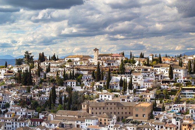 Granada Tapas Trail & Gypsy Flamenco Show - The flamenco performance inside the mountain