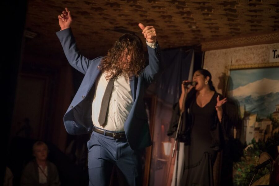 Granada: Traditional Flamenco show at Tablao Albayzín - What happens during the one-hour performance