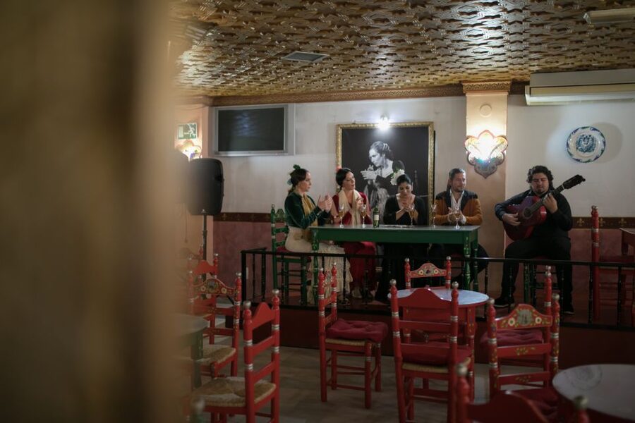 Granada: Traditional Flamenco show at Tablao Albayzín - Practical timing, languages, and flexibility