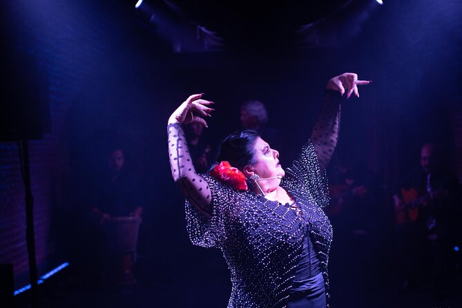 Intimate Flamenco Show & Spanish Drink in Madrid at La Carmela - Timing, location, and the evening plan