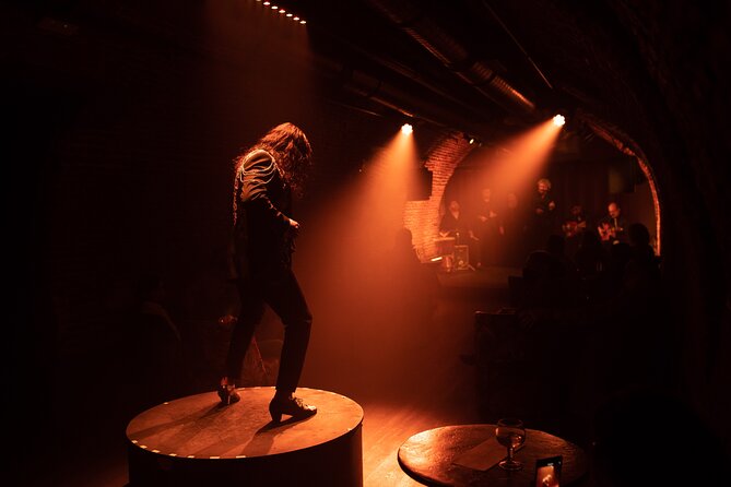 Intimate Flamenco Show & Spanish Drink in Madrid at La Carmela - Why the small room is both a strength and a weakness