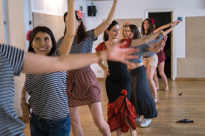 Learn Flamenco in 90 minutes - Gift flower - A private class that adjusts to your group