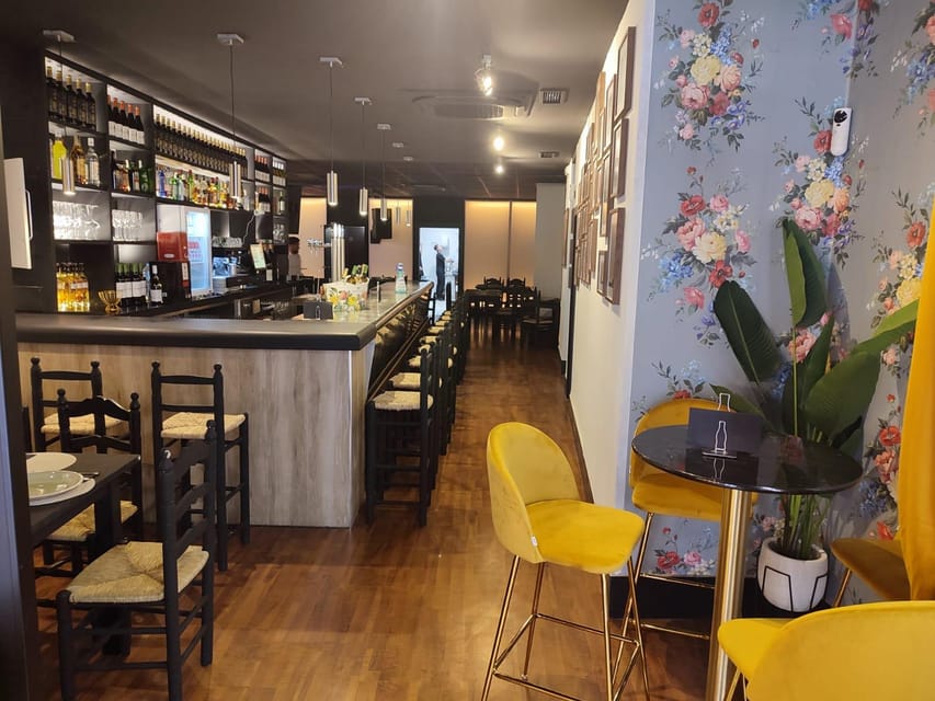 Live flamenco + tasting - How the Performance Unfolds at 8:30 PM