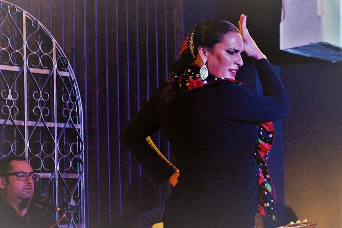 Local Flamenco Show with dinner at El Cortijo - Flamenco up close at El Cortijo